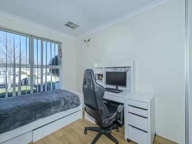 Cozy 12 Roundhill Road, Aveley, WA 6069