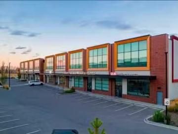 Just in! 12 Royal Vista Way Nw, Calgary, AB, T3R 0N6 commerc.