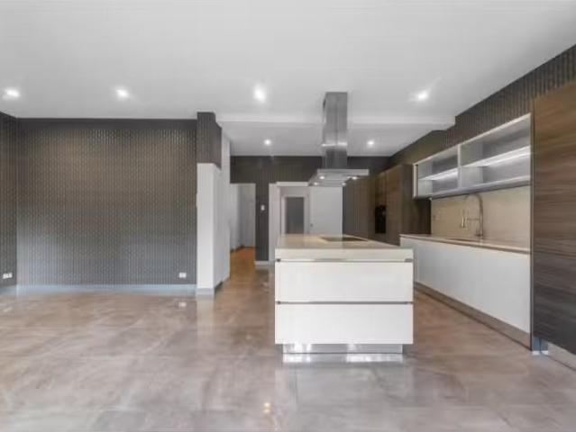Deal! 1/36 Brighton Boulevard, North Bondi Townhouse for rent.