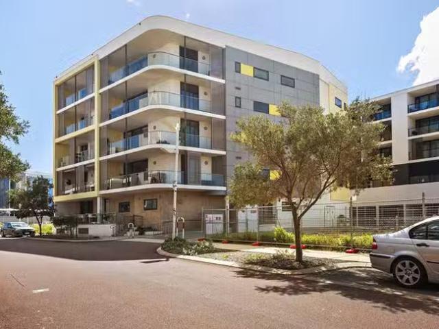 Unique 13/6 Brunswick Street, North Coogee, WA 6163