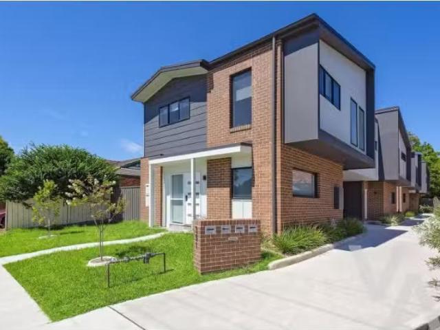 Cozy 1/391 Glebe Road, Merewether Townhouse for rent Listed b.