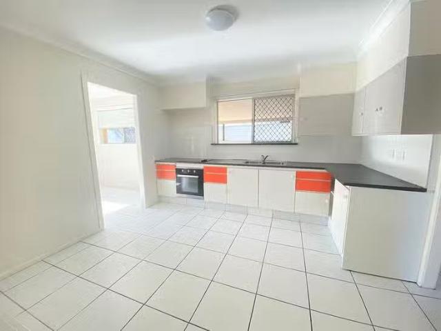 For Rent! 130 Stanhill Drive, Surfers Paradise, QLD 4217