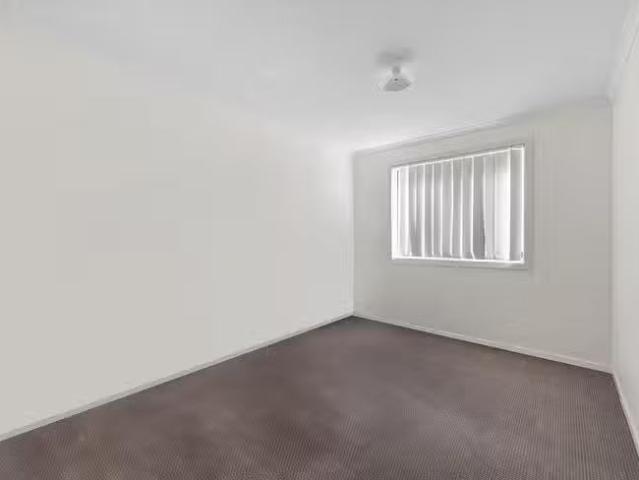 Cheap 13 Centenary Circuit, Andrews Farm, SA 5114