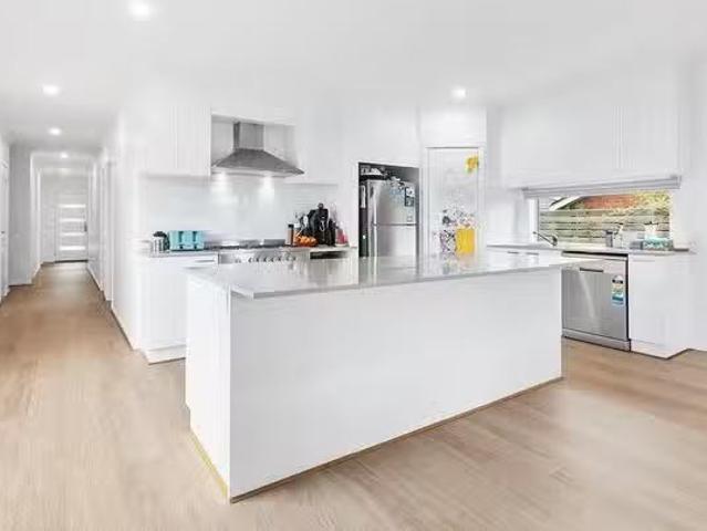 Cozy 13 Clarkes Road, Lakes Entrance, VIC 3909