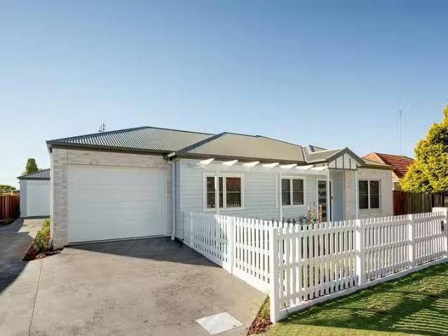 Just in! 1/3 Allenby Street, Newtown, QLD 4350