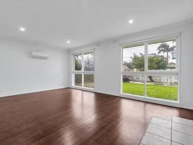 Deal! 13 Erindale Avenue, Deer Park, VIC 3023