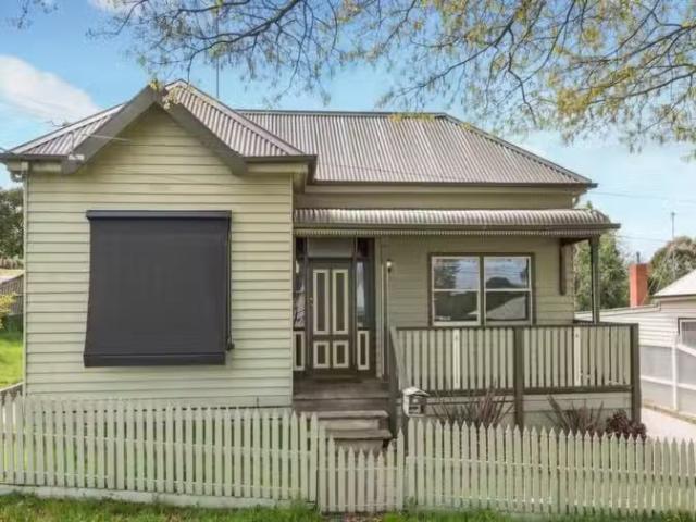 Unique 13 King St S, Ballarat East VIC 3350 House For Lease