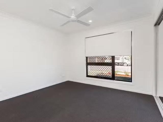 New 13 Olivia Boulevard, HAMLYN TERRACE Townhouse for rent Li.