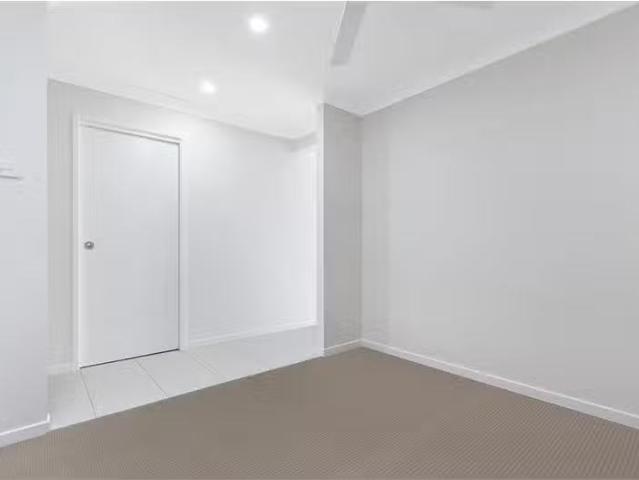 Cheap 13A Westgate Avenue, Thornton Townhouse for rent Listed.