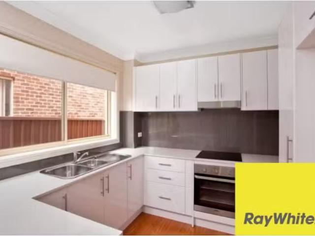 Cheap 13B Pye Road, QUAKERS HILL Townhouse for rent Listed by.