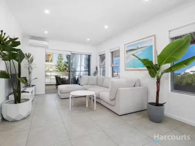Just in! 1/46 Filburn Street, SCARBOROUGH, WA 6019 House for.