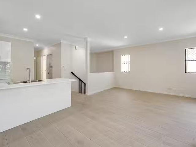 Rental! 1/46 Lambert Road, Indooroopilly, QLD 4068