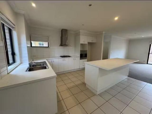 Unique 1/46 Torquay Road, Belmont, VIC 3216 Unit for Rent