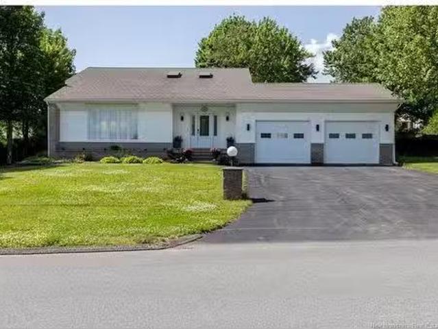 Nice 147 Deschenes St, Grand Sault/Grand Falls, NB, E3Y 1B8.