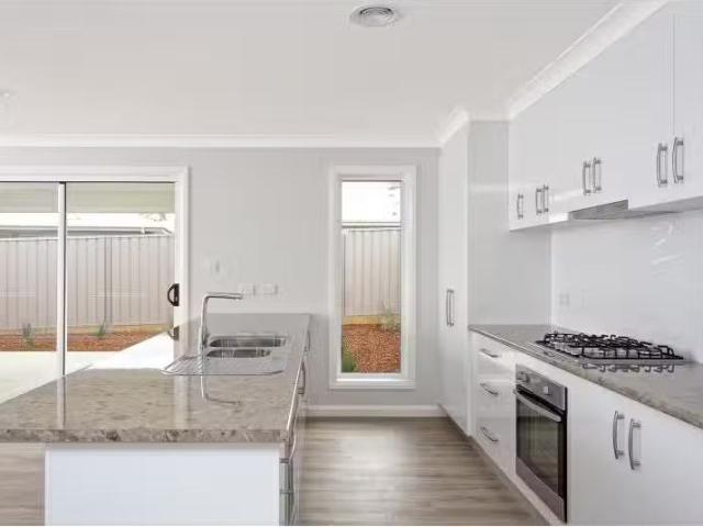 New 1/42 Breasley Cres, Boorooma Townhouse for rent Listed by.