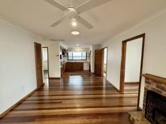 Charming 142 Wingham Road, TAREE House for rent Listed by Reb.