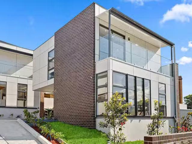 Just in! 14/33 Rawlinson Avenue, Wollongong, NSW 2500