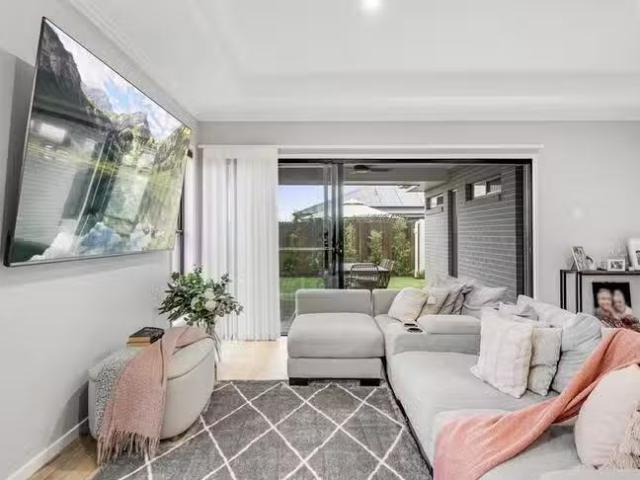 New 14 Cadel Evans Drive, Kearneys Spring, QLD 4350