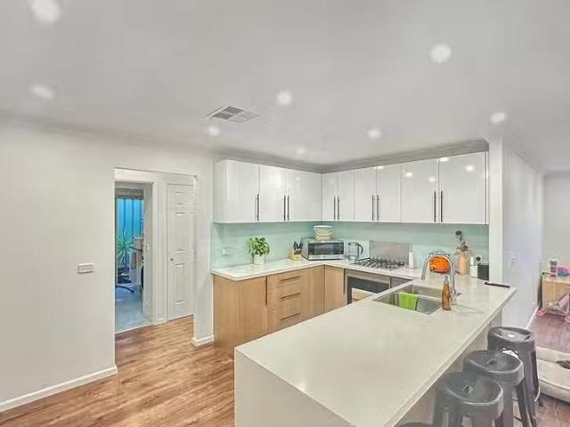 Cheap 14 Dara Crescent, Glenmore Park, NSW 2745