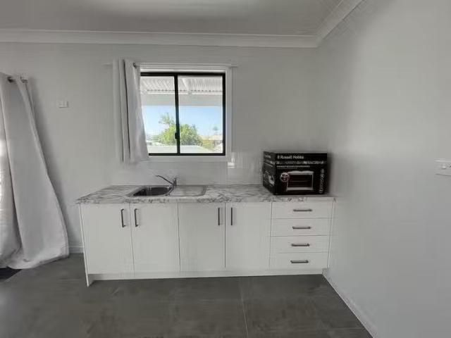 Charming 14 Fifth Avenue, Sandgate, QLD 4017