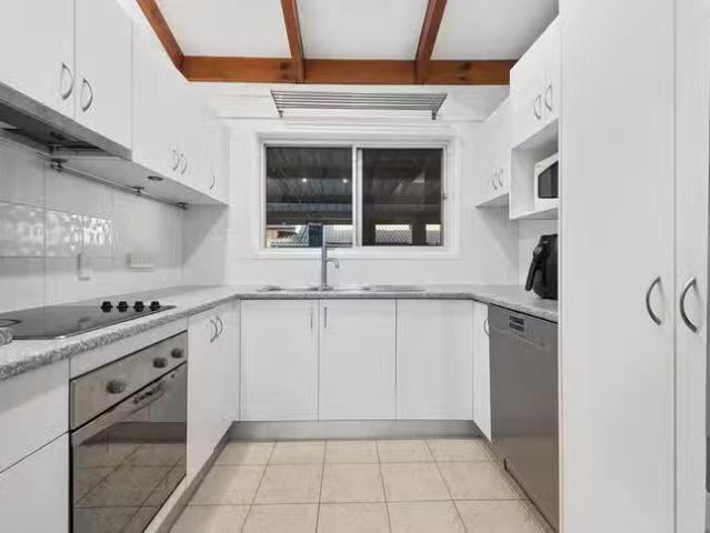 Charming 14 Kootangal Crescent, Ferny Hills, QLD 4055