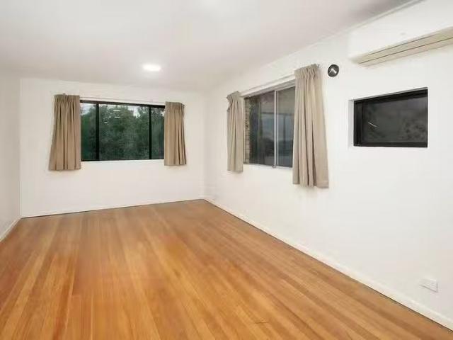 Just in! 14 Kintore Street, Annerley, QLD 4103