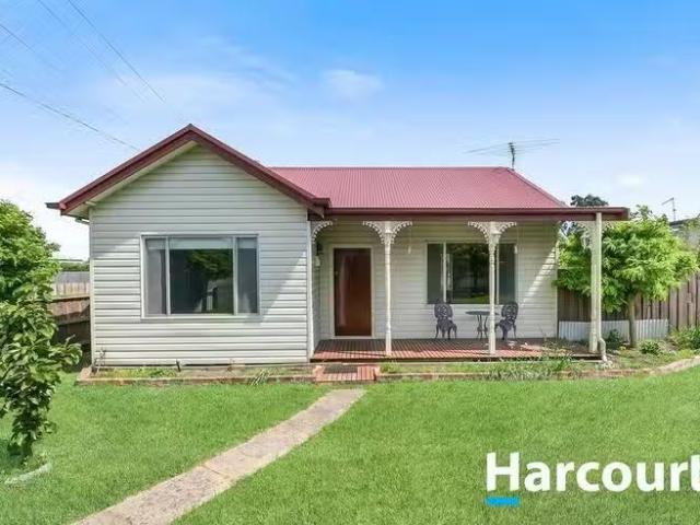 Deal! 14 Kraft Crescent, Drouin, VIC 3818