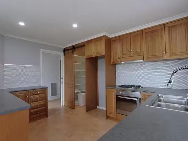 Deal! 14 Hastings Avenue, Mount Gambier, SA 5290
