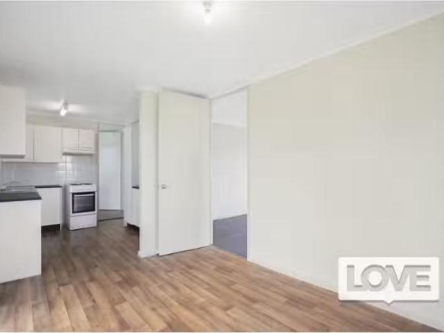 Unique 14 Leumeah Place, BOLTON POINT House for rent Listed b.