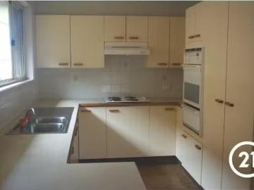 Cheap 1/4 Lynch Crescent, The Entrance North House for rent L.