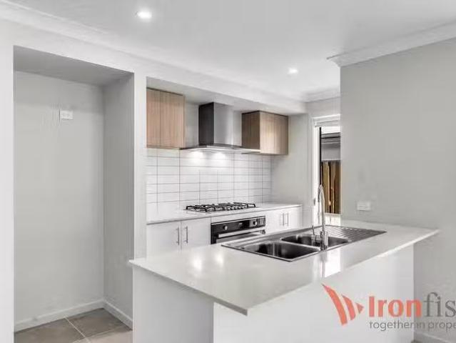 Cozy 14 Mount Emerald Street, Park Ridge, QLD 4125