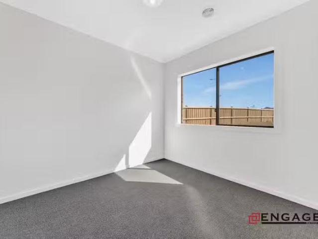 Deal! 14 Moggs Road, Mambourin VIC 3024