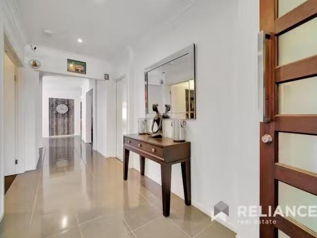 Cheap 14 Martaban Crescent, Point Cook VIC 3030