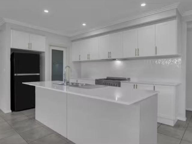 Rental! 14 Parkinson Road, Spring Farm House for rent Listed.