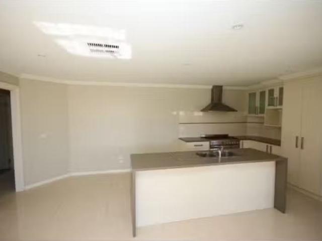 Just in! 1/4 Quandong Place, Forest Hill Apartment for rent L.