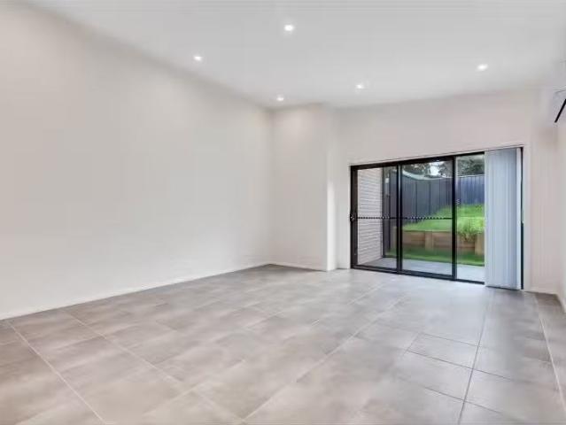 Just in! 1/4 Wedgetail Close, PAXTON House for rent Listed by.