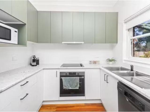 Just in! 14 West Parade, Wagga Wagga House for rent Listed by.