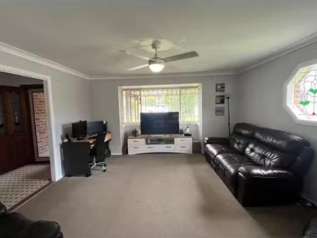For Rent! 14 Uranna Avenue, North Nowra House for rent Listed.