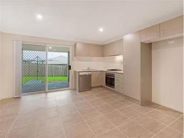 Deal! 14A Jersey Street, GILLIESTON HEIGHTS Townhouse for rent.