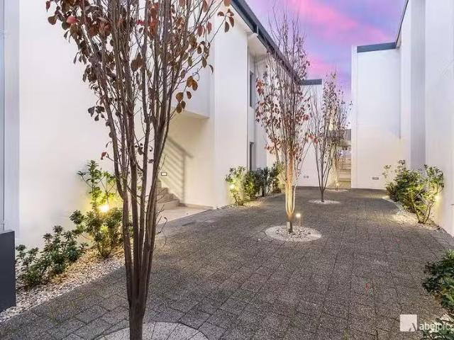 Rental! 15/2 Walter Road West, Inglewood, WA 6052