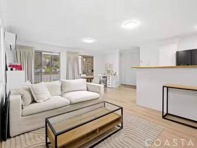 Charming 1/52 Whitby Street, Southport, QLD 4215