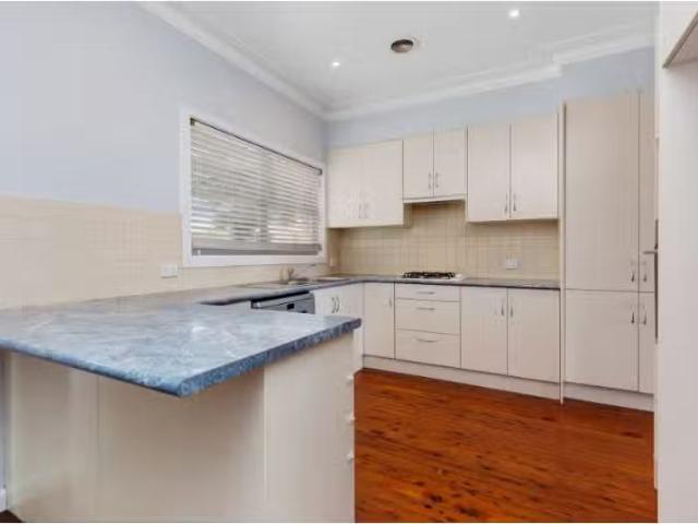 Charming 15 Cochrane Street, Kooringal House for rent Listed.