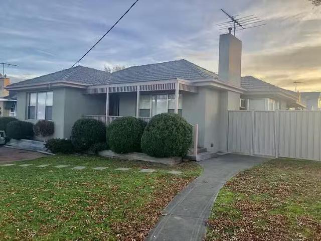 Cheap 15 Crook Street, Bacchus Marsh, VIC 3340