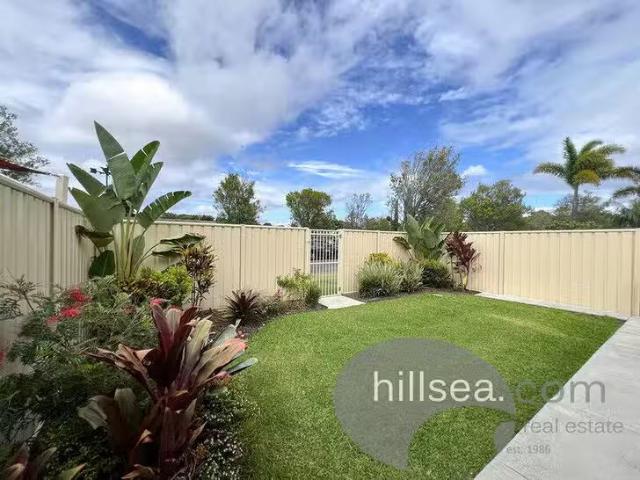 For Rent! 1/5 Annette Court, Labrador, QLD 4215