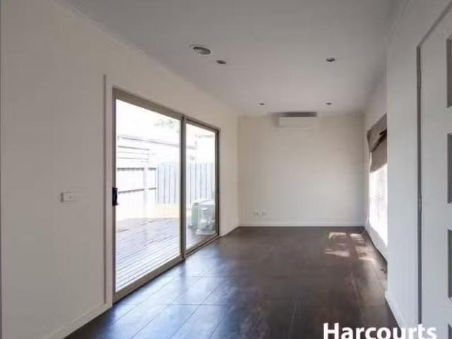 Cozy 15 Agnes Street, YARRAVILLE, VIC 3013 Townhouse for Rent