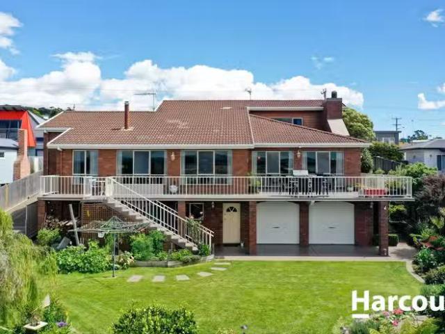 Charming 15 Emma St, BRIDPORT, TAS 7262 House for Rent