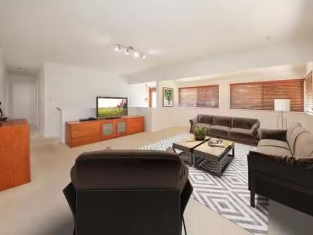 Nice 15 Fair Street, Wishart, QLD 4122
