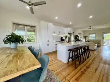 Nice 15 Fisher Lane, East Brisbane House for rent Listed by S.