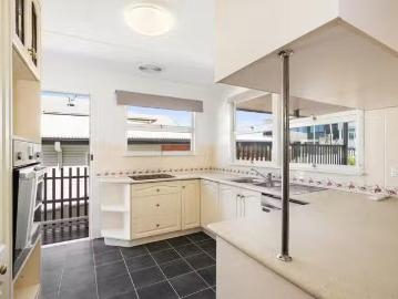 Deal! 15 Joan Street, Norman Park, QLD 4170