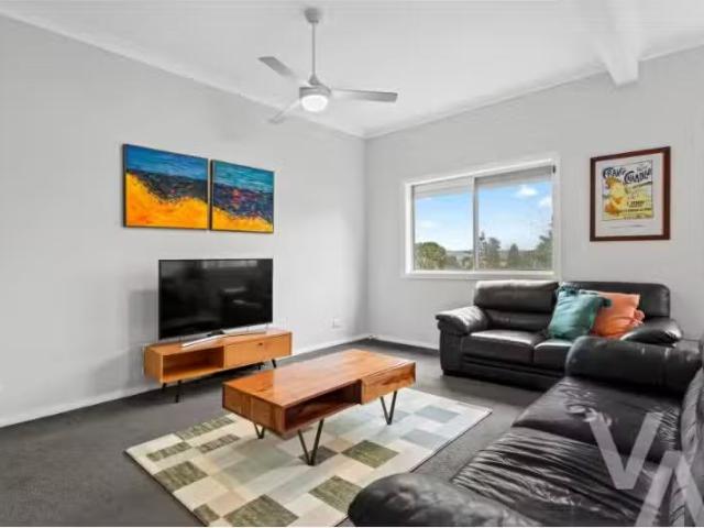 Just in! 15 Oxley Road, Waratah West House for rent Listed by.